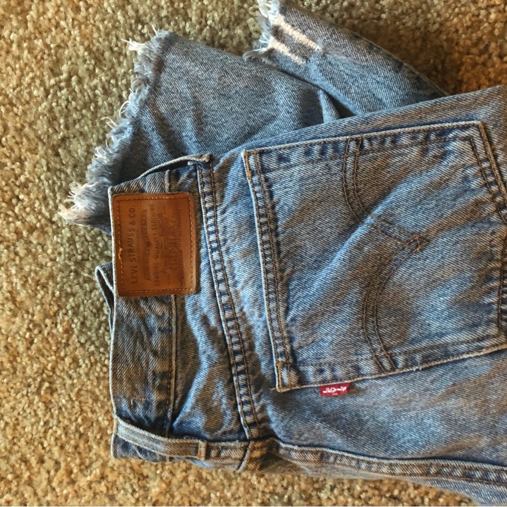 Levi’s wedgie straight jeans with rough hem